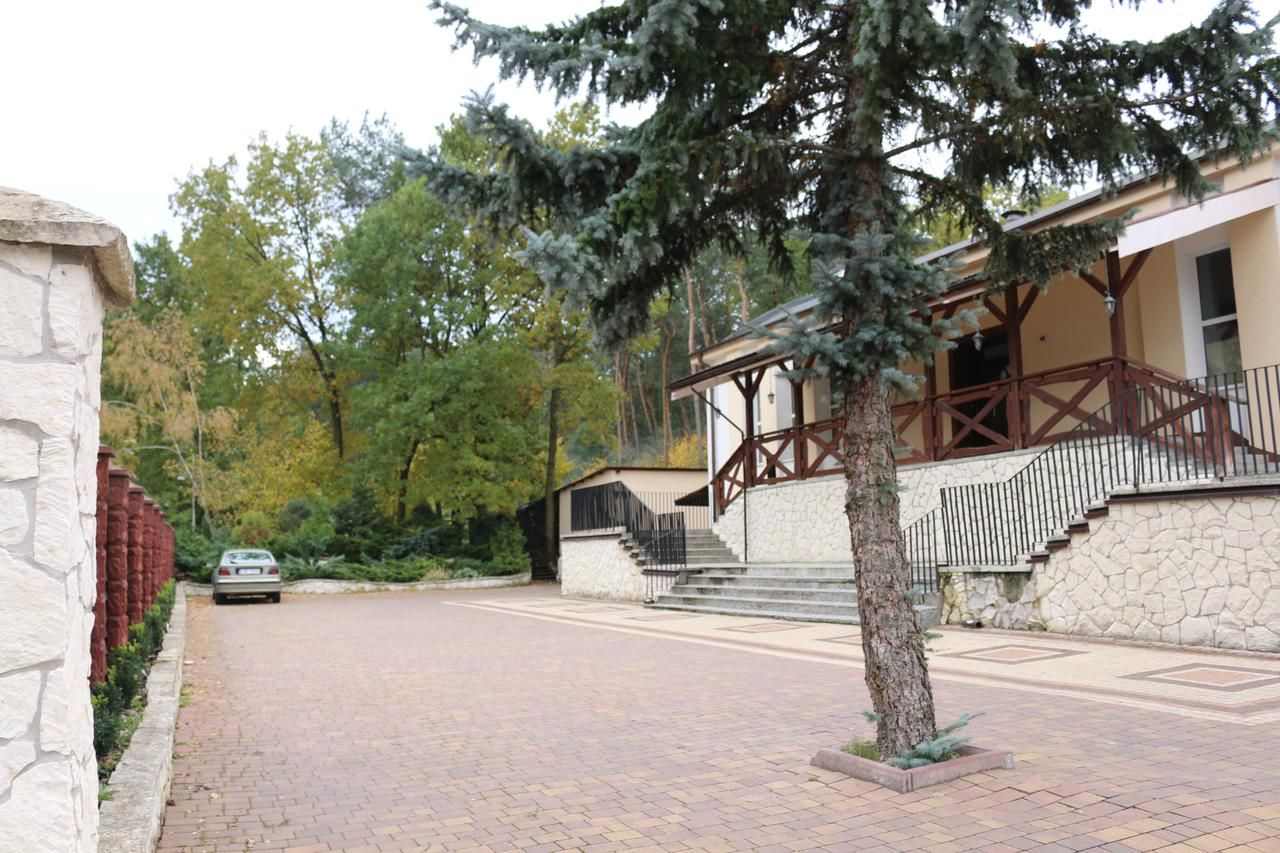 Отель Hotel Lachowka Свидник-12